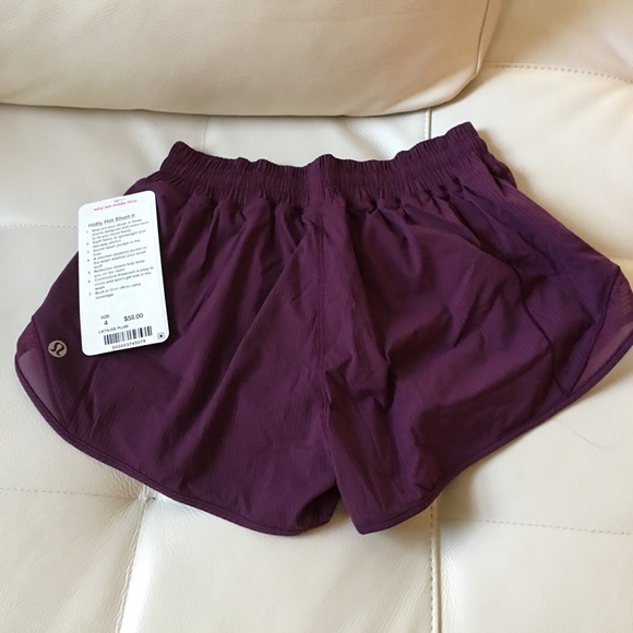 NWT PLUM LULULEMON HOTTY HOT SHORT II - - Size 4 - Picture 3 of 7